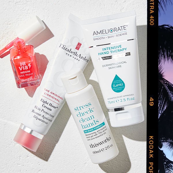 Non trascurare la cura delle mani con i nostri prodotti essenziali come le creme, gel e prodotti per la manicure.