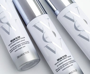 Breakthrough pre-shampoo spray treatment instantly removes metals and minerals that dull, darken and distort your hair colour. Removes imperfections for picture-perfect colour!