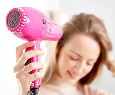 Parlux produkt bliver brugt af en dame