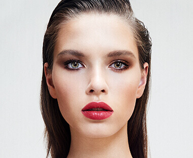 Lord & Berry model med ansigtet fremhævet