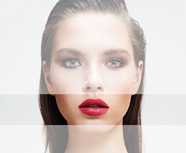 Lord & Berry model med læberne fremhævet