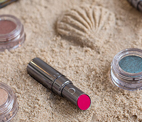 For Lips that Melt the World.